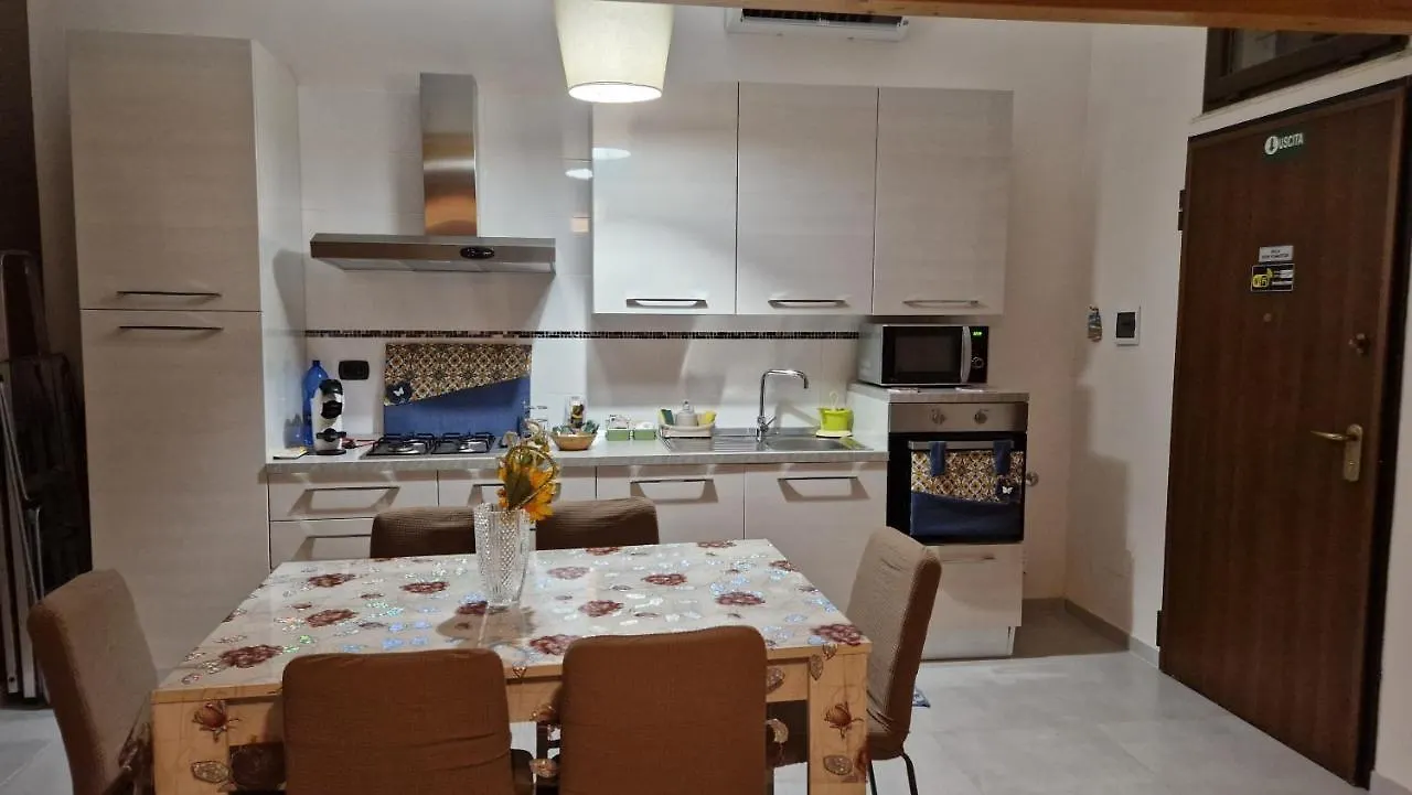 Casa vacanze Holiday Dream Casa Vacanza Da Sogno Aeroporto di Catania Fontana Rossa Italia